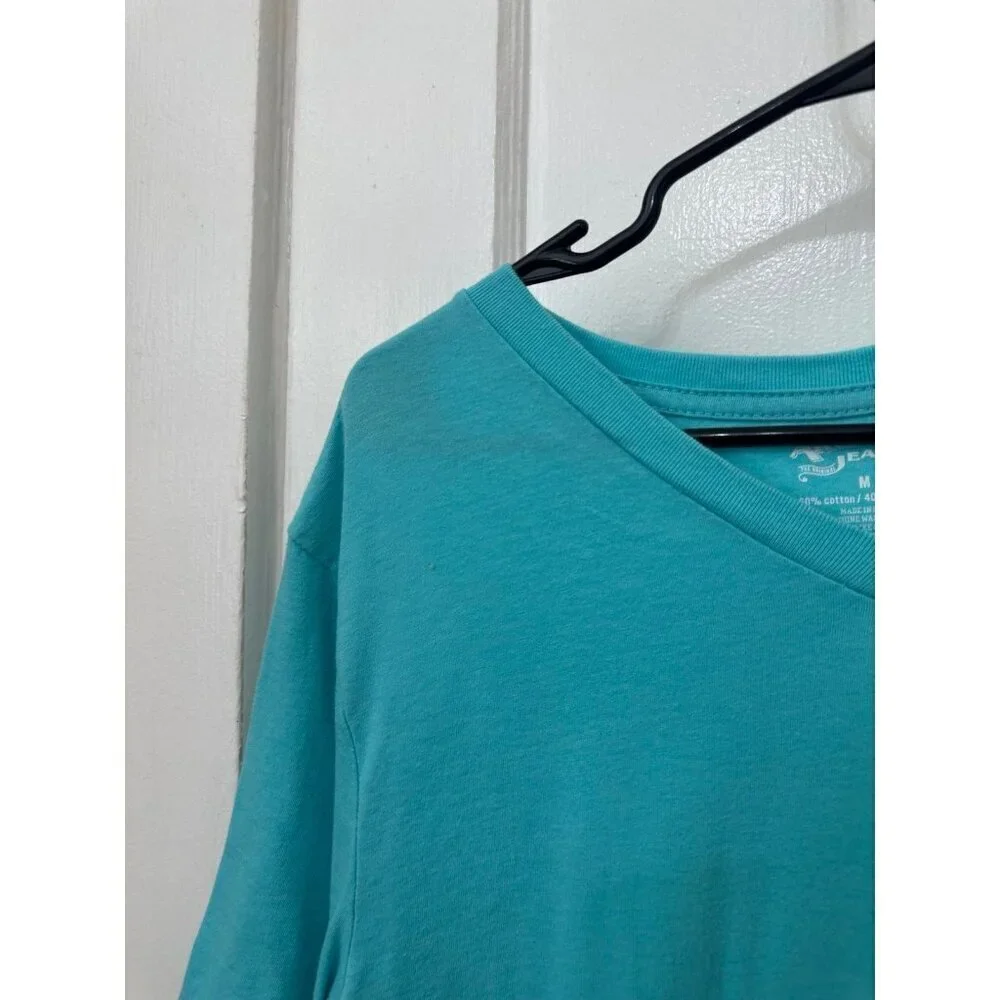 Arizona jeans, men’s size medium light blue T-shirt